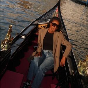 Meet your Posher, Amelia